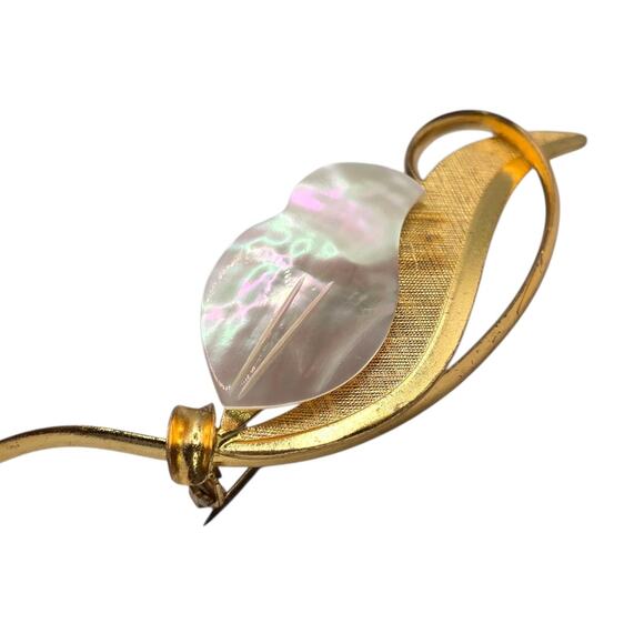 Vintage Western Brooch Germany Mother of Pearl Leaf Gold Tone Floral Pin MOP - Picture 1 of 12